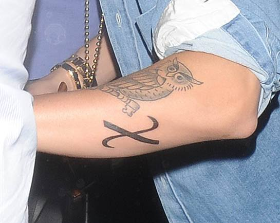 gloriousguest's tweet photo. Justin Bieber's 'X' tattoo on his arm carries a meaningful message. The 'X' symbolizes the importance of embracing mistakes and learning from them. It represents growth, resilience, and the journey of self-improvement. #JustinBieber #XTattoo #Growth https://t.co/59vVaMosIo