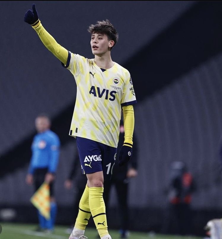 MertSpecter's tweet image. Arda Güler 2015 Messi gibi geziyor sahada amk net 40 milyon eder bu adam