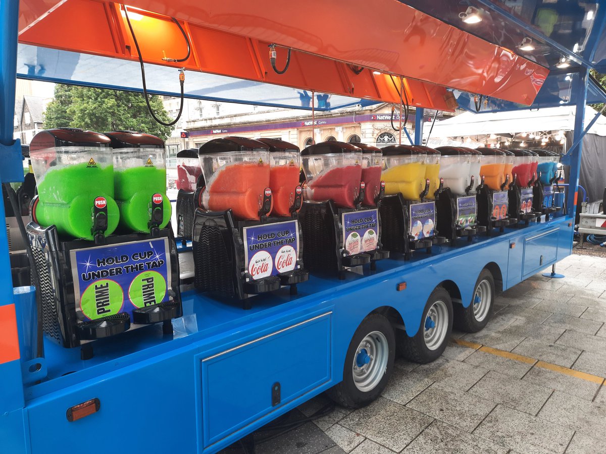 Thankyou <a href="/cardiffcouncil/">Cardiff Council</a> for making the fabulous market on Queen St possible.  Your ambition for the city knows no bounds.  Whoever was ultimately responsible for deciding that these high class emporia should grace our streets must be commended.  Truly visionary. #downwardspiral