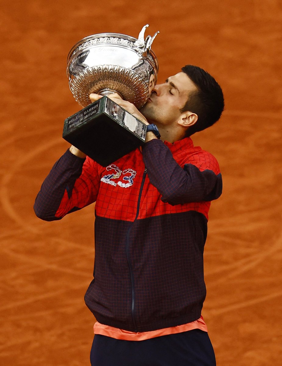 Novak Djokovic consigue su Grand Slam 23 después de conseguir el primero en Australia 2008 y nuevamente es número uno del mundo.
Checa la nota:
agenciajrf.com/2023/06/11/djo…