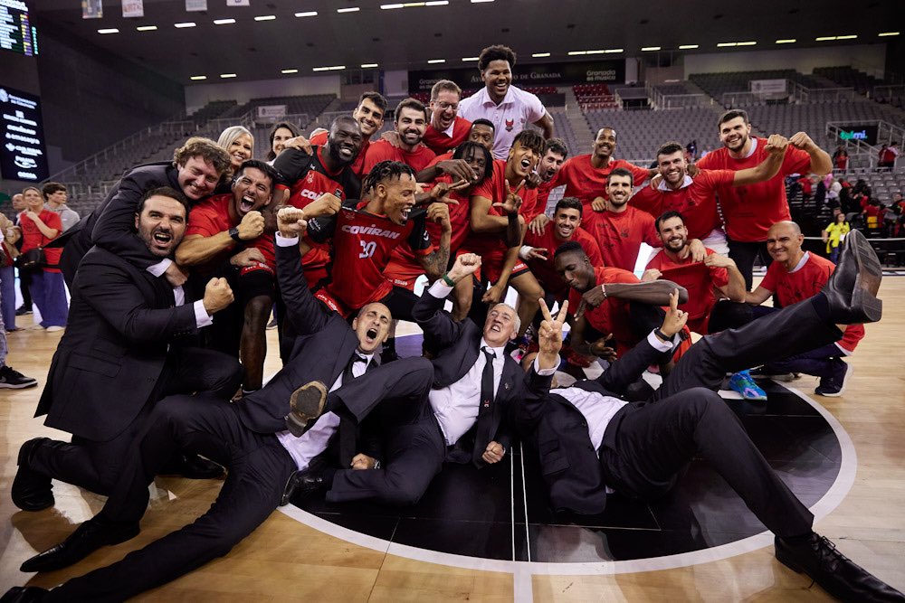 Granada se convierte, junto a Madrid y Barcelona, en la única ciudad con:

-) Primer equipo en Primera División (<a href="/LaLiga/">LALIGA</a>)
-) Filial en Primera RFEF o superior (<a href="/Primera_RFEF/">Primera Federación Versus e-Learning</a>)
-) Equipo femenino en Primera (<a href="/LigaF_oficial/">Liga F</a>)
-) Equipo de baloncesto en ACB (<a href="/ACBCOM/">Liga Endesa</a>).

Sin palabras!