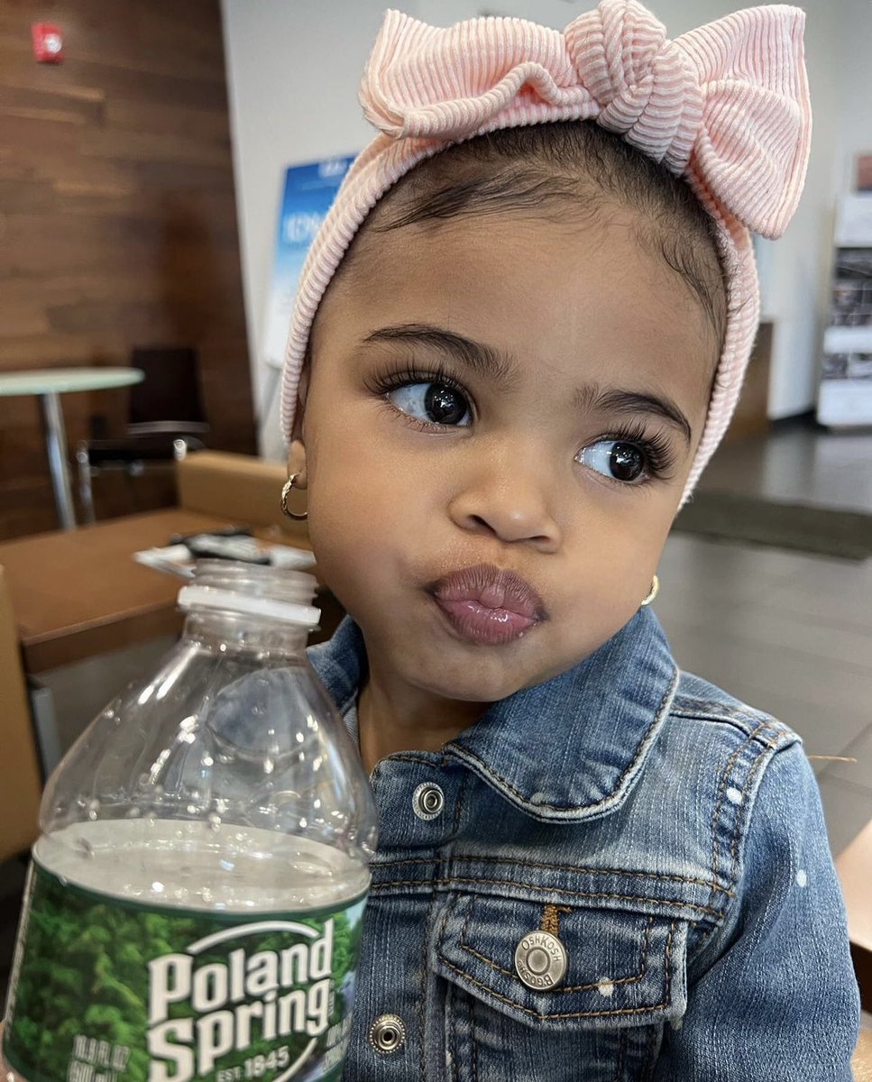 The face you make when bae tells you NO!!🤭 such a cutie, baby headwraps and bows all here wrapqueen.com/collections/ba… #Wrapqns 👑