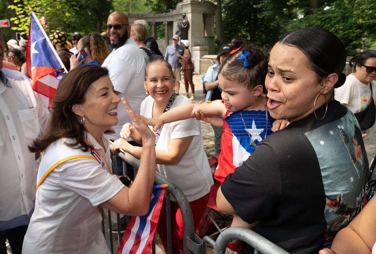 Proud to celebrate with New York’s incredible Puerto Rican community today at the Puerto Rican Day parade! 🇵🇷