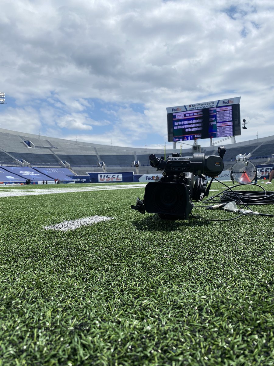 igulmo's tweet image. Can you get me on the video board? #USFL