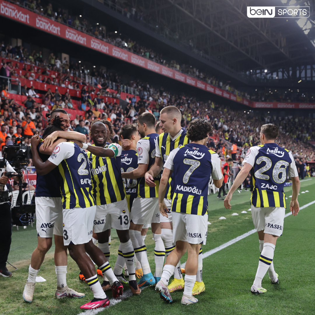 🔥 Karşılaşmanın ilk 45 dakikası; Michy Batshuayi'nin attığı iki gol sonucunda Fenerbahçe'nin üstünlüğüyle geçildi. #ZTK

🟡🔵 Fenerbahçe 2-0 M. Başakşehir 🟠🔵 | #FBvBFK