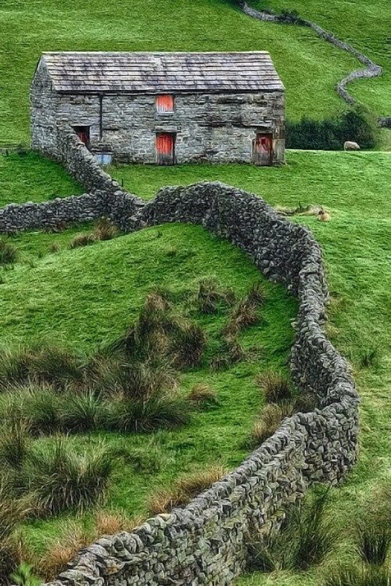 Stone fence and stone barn in Ireland. NMP.