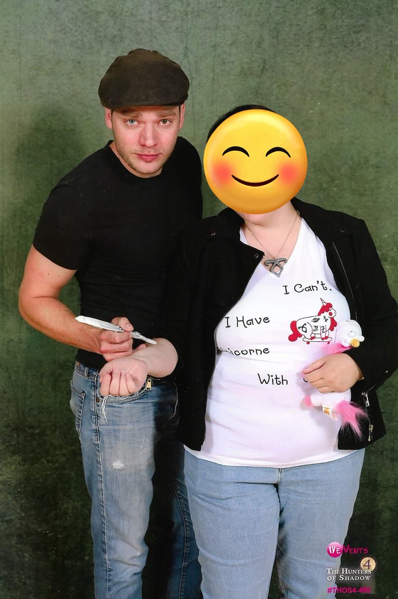 HotchnerMiss's tweet image. 1 an déjà, j&apos;ai l&apos;impression que c&apos;était hier 😱😱😱
La #thos4 m&apos;a permis de découvrir le monde des conventions 😍😍😍 et également de faire la rencontre de personnes en or @MyriamW6532 @Tarlos_Malec Emilie et revoir ma @severusasnape ❤️❤️❤️❤️