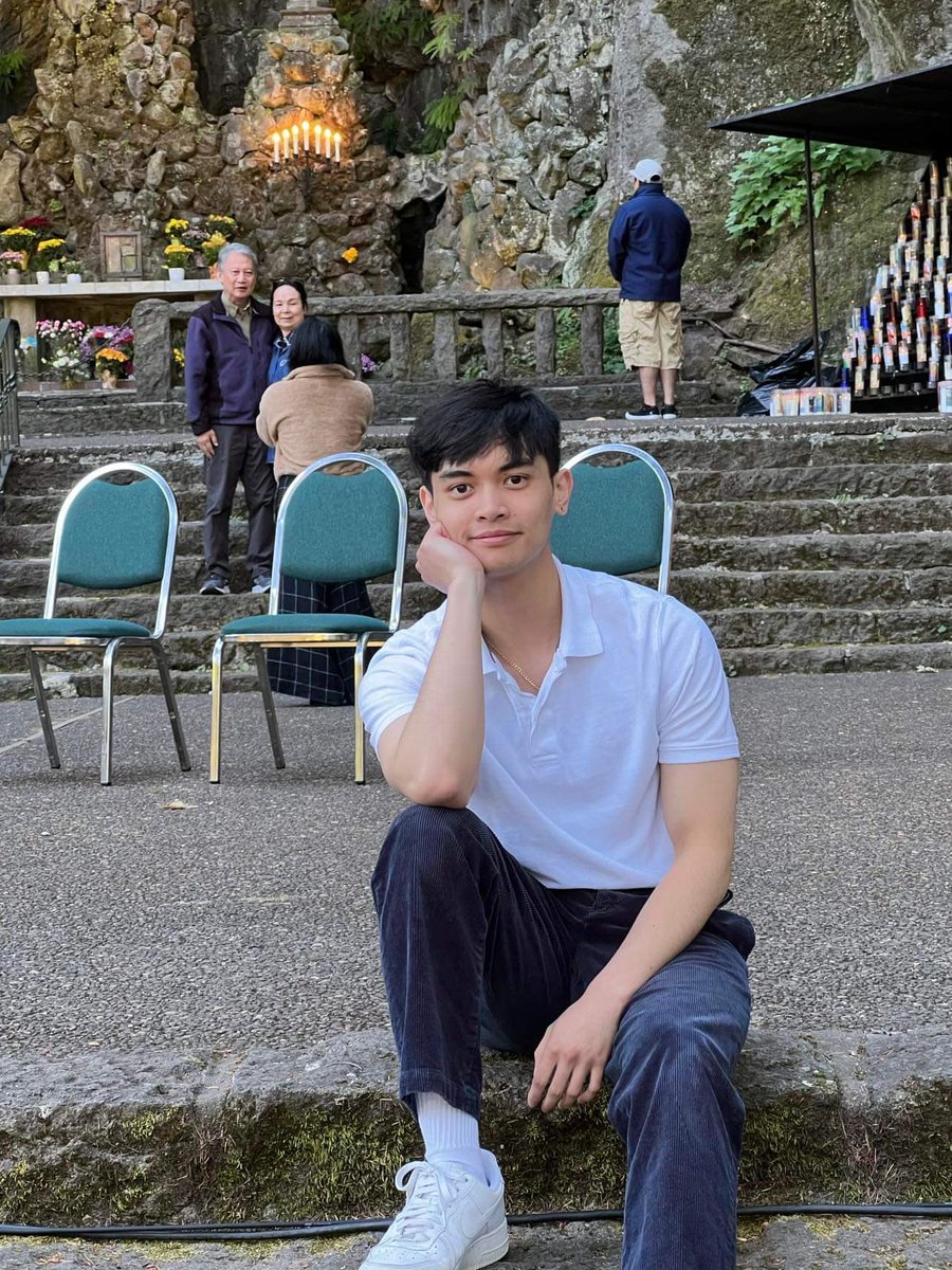 jeanelleybee's tweet image. Class of 2023 👏Congrats Leo Valdevieso!🇵🇭🎉 #uwbgrad23 #uwbothell #Classof2023 #graduation2023