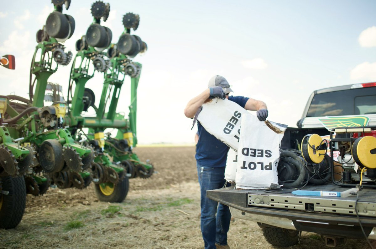 Our form of lifting 💪
.
#Farming #agriculture #grain #trusted #Nebraska #successfultogether #dekalb #xtend #Bayer4NE
