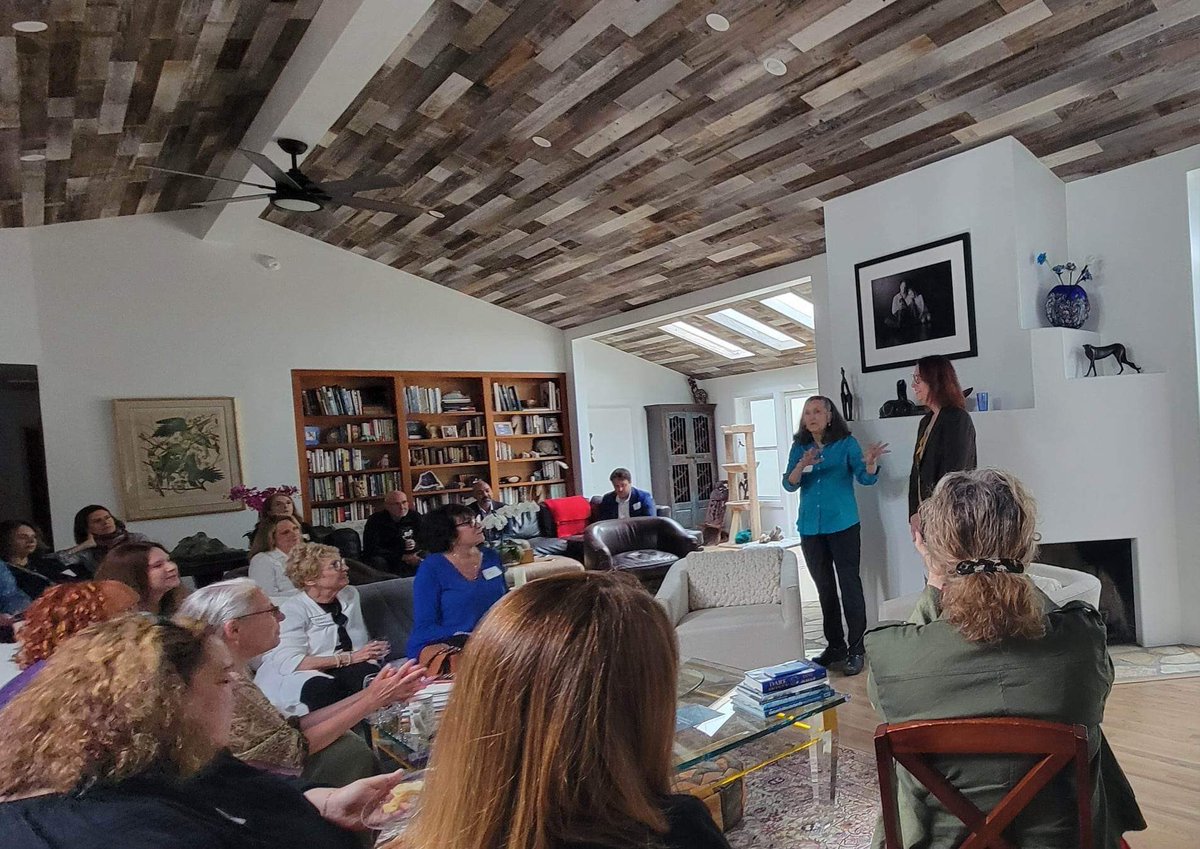 LauraFriedmanCA's tweet photo. Dialoguing with voters is the best part of running for office. Besides their obvious political utility, they’re a great platform for neighbors to meet &amp; build consensus about issues: true grass-roots politics. Want to host one for my campaign? Contact us through my website! https://t.co/PYedtYaWpR