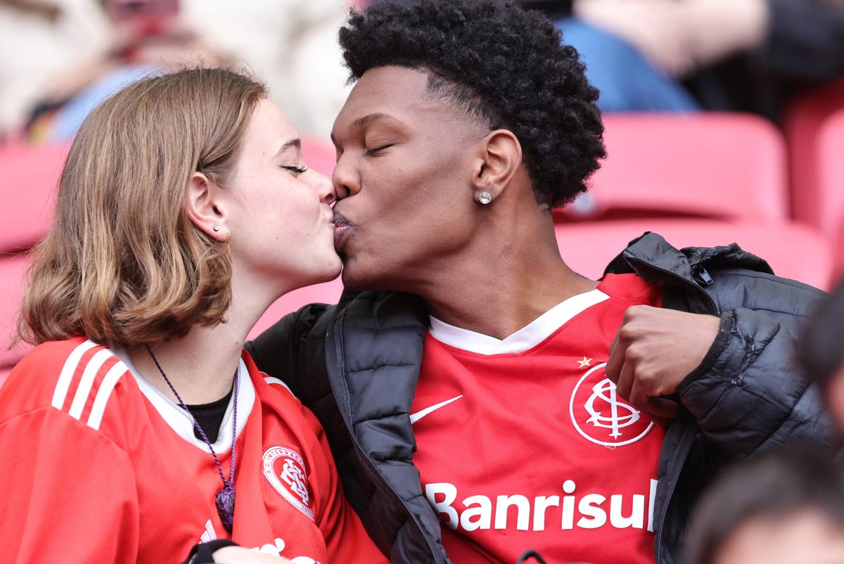Brasileirao's tweet photo. O amor está no ar no Beira-Rio! Clima de Dia dos Namorados…

Inter do meu coração! ❤️

📸 ROBERTO VINICIUS/AGAFOTO/Gazeta Press https://t.co/BIkZyG7hfZ