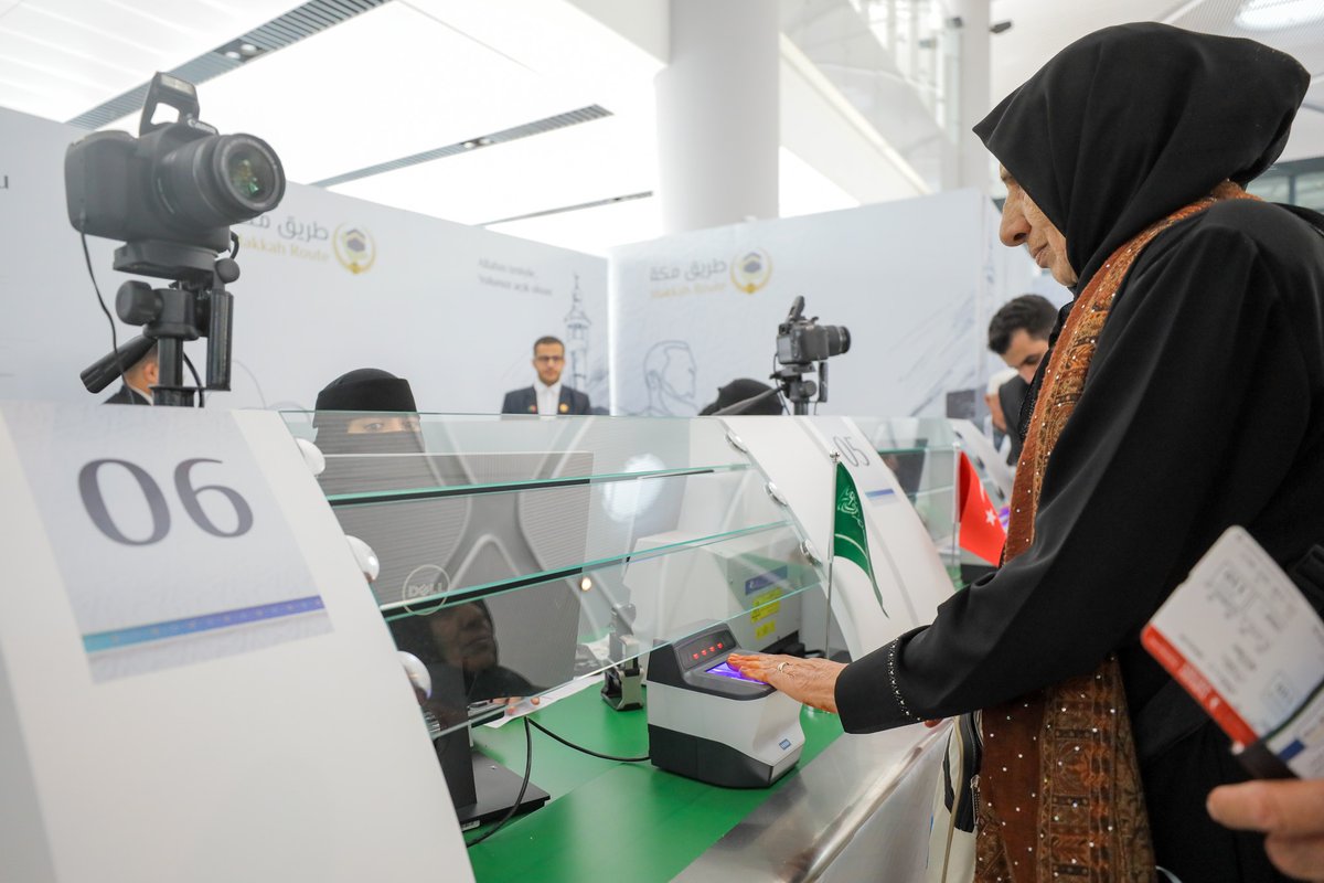 جهود متواصلة تقدمها ⁧#الجوازات_السعودية⁩ لضيوف الرحمن المستفيدين من ⁧#مبادرة_طريق_مكة⁩ في تركيا.
⁧#بسلام_آمنين⁩
⁧#رؤية_السعودية_2030