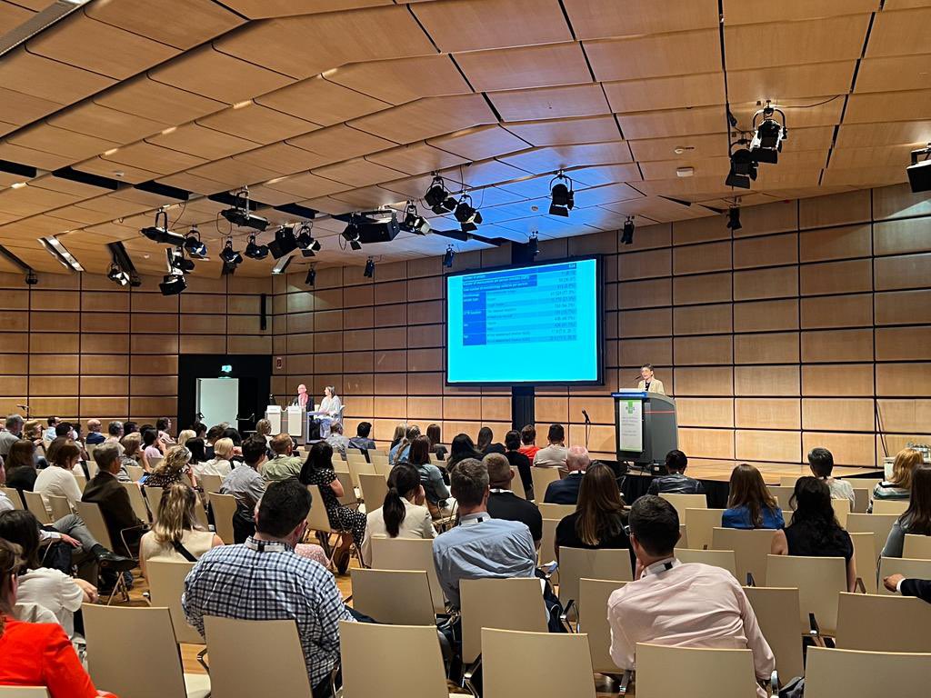 What a week!! Presenting my PhD work on Pseudomonas aeruginosa and Staph aureus interactions associations with clinical outcomes in CF at @ECFSConference in Vienna with the brilliant @janedaviescf team - well done to all presenters!