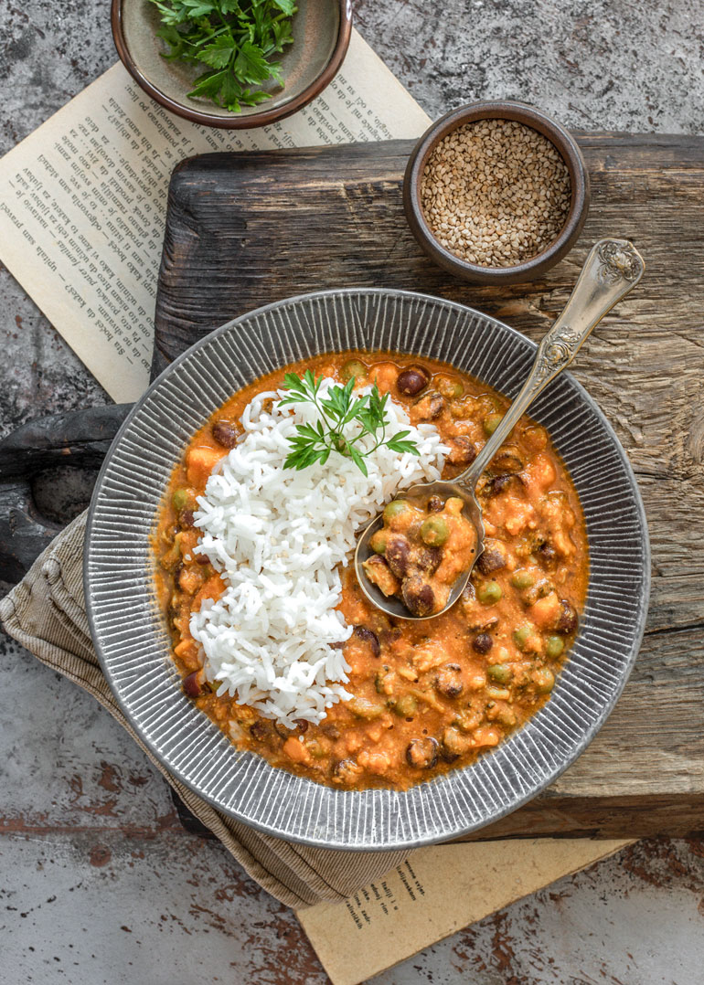 RainbowKitchen's tweet photo. Adzuki Bean Vegetable Curry is a nutritious and filling recipe packed with wholesome ingredients. Ideal for a quick lunch or dinner!

#curry #veganlunch #adzuki #beans #glutenfree 

https://t.co/a9ftJPxZyA https://t.co/atSxRHwYjw