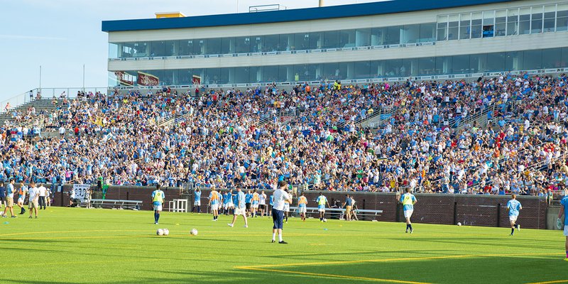 Sultanat_Nr5's tweet photo. 👉🏽In drei Tagen sind 2.100 Ukrainer gestorben!

So viele Menschen wie auf dem Foto von einem Stadion. 

#Defender2023 ist keine Übung. Wenn der Krieg nach Deutschland kommt, dann sterben mehrere Millionen .. wollt ihr das ?? https://t.co/3r5L259whi