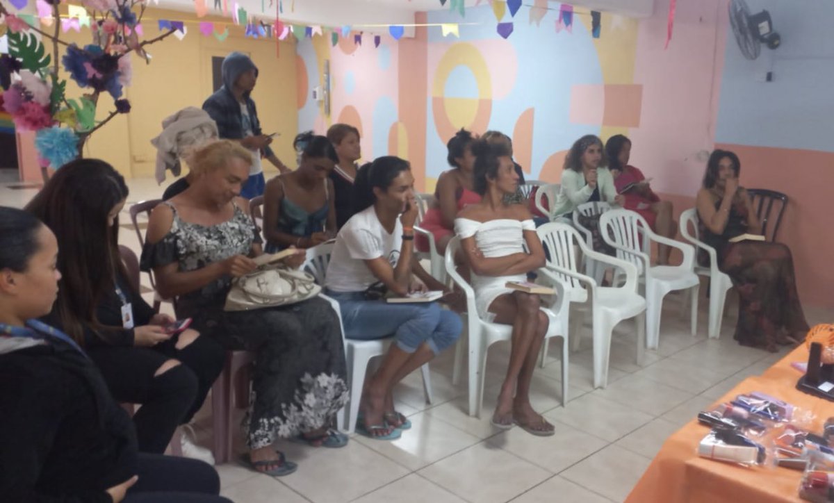 alinadurso's tweet photo. UTILIDADE PÚBLICA 

Já ajudaram a casa florescer 2 nesse mês do orgulho?  🏳️‍🌈

Durante todo o mês estamos arrecadando doações de alimentos básicos e roupas para as meninas da casa florescer, principalmente nessa temporada de frio ♥️ https://t.co/aiEfziyJSG