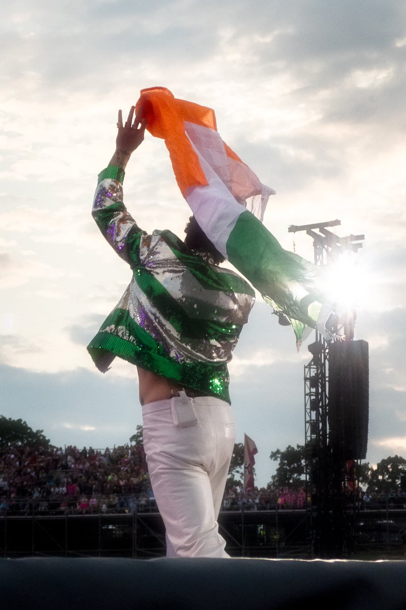 Slane Castle. 10/06 #LoveOnTourSlane 💚