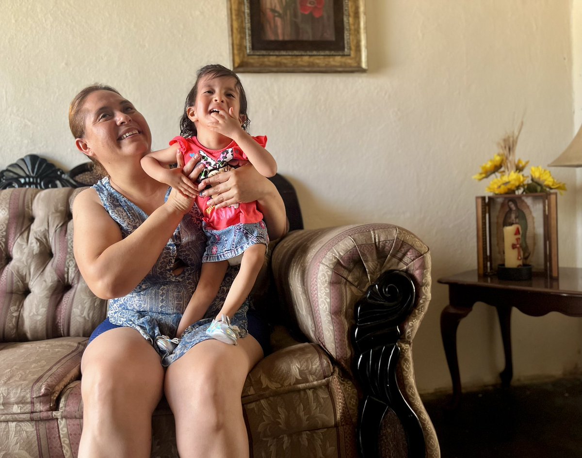 Cuando Johanna Castro Martínez inscribió a su hija al Plan por recomendación de su pediatra, Rous aún seguía sin sostener su cabecita y sin poder sentarse como otros niños de su edad. 

“Me apoyaron para conseguir recursos económicos para ir a Saltillo a hacer estudios médicos”.