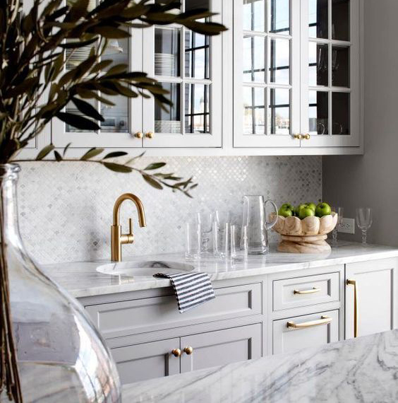 THM_SoCal's tweet image. FEELING SHADES OF GREY – Smooth and satin shades of grey textures blend together to set the stage for the cooks to shine. 👨‍🍳THMSoCal #HomeIdeas #GreyKitchen #Kitchen #JuneGloom