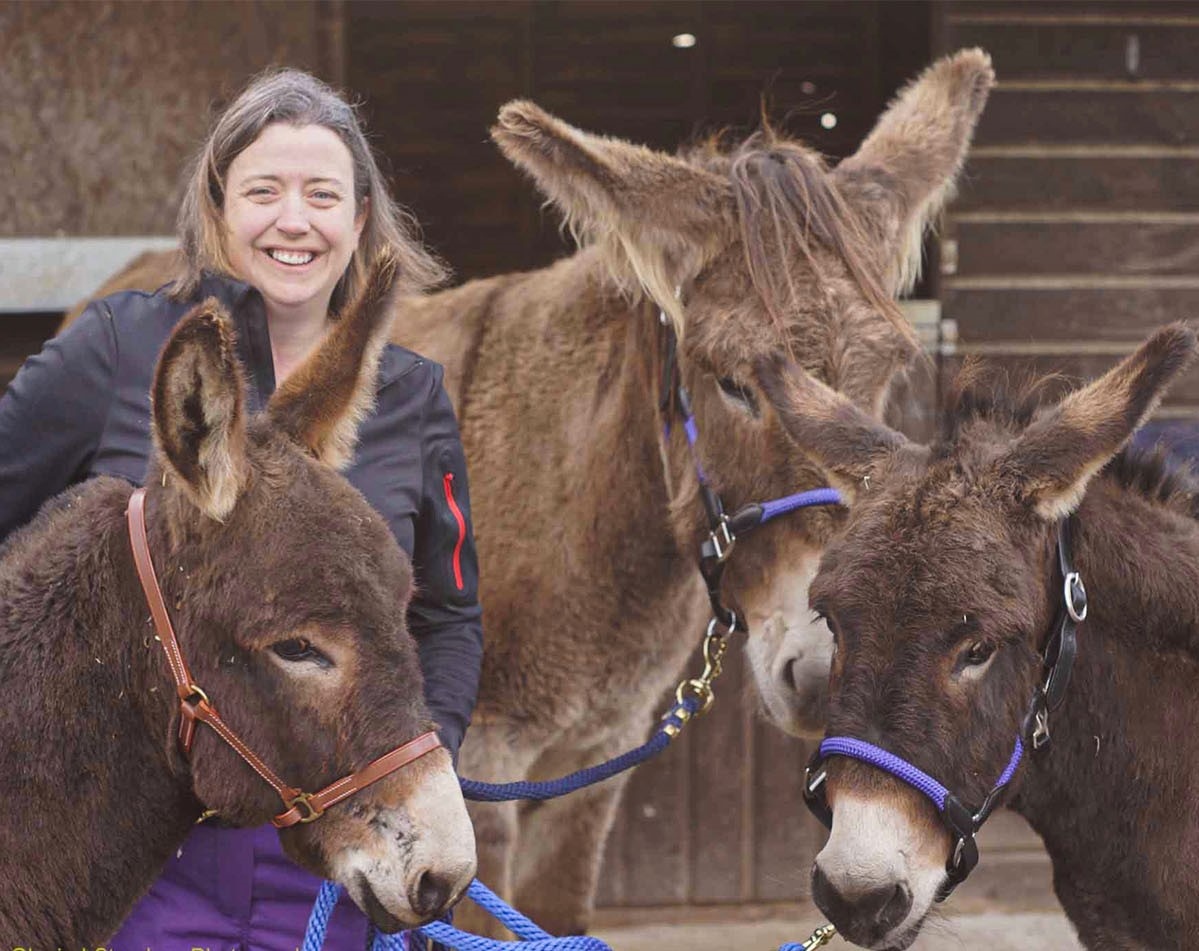 In today's newsletter, we caught up with Amanda founder of @3donkeysclothing and inventor of unique, two-piece functional, feminine and fabulous coveralls. 

Amanda is a good friend of Hiho and a big fan of Hiho jewellery, with her Ultimate Hiho Pick being her Cherry Roller Set!