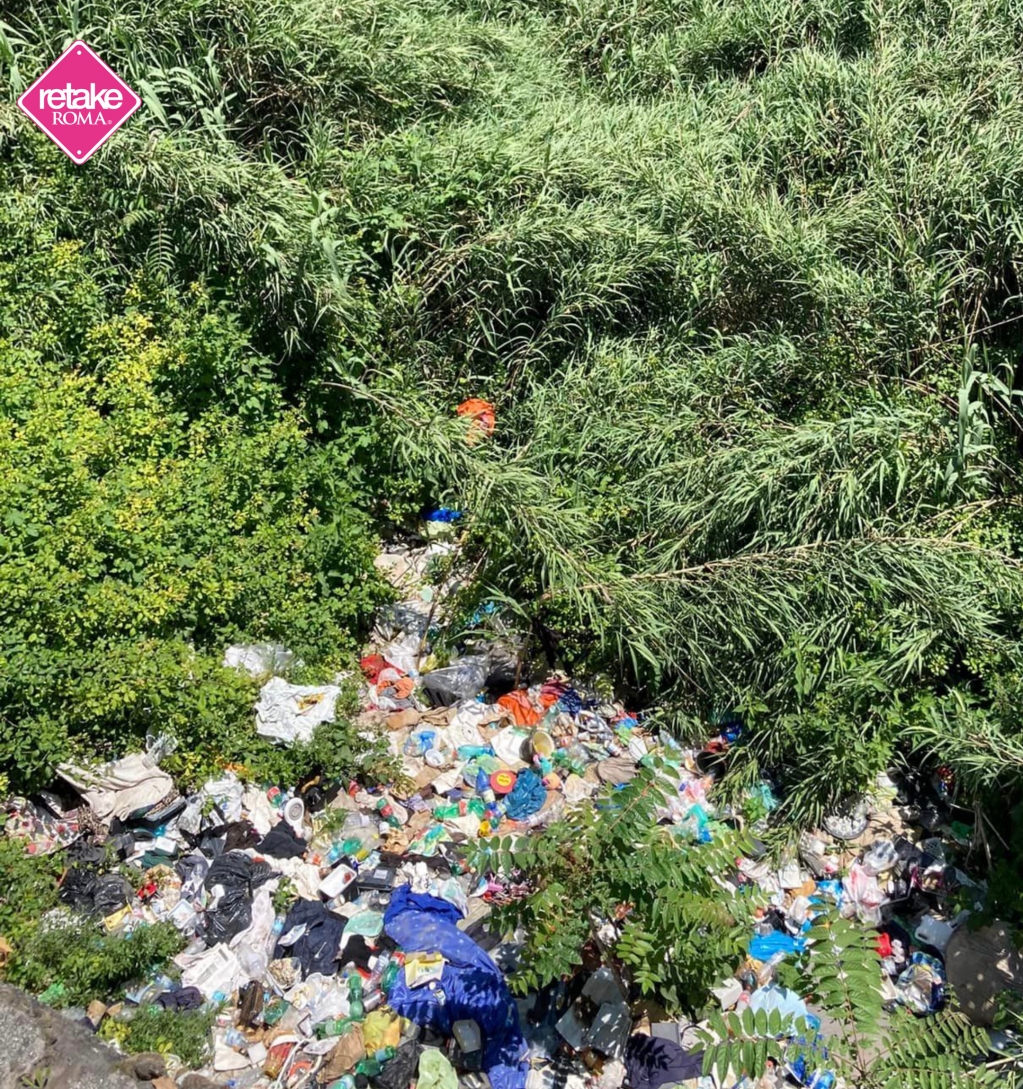 Retake_Roma's tweet photo. Prati Fiscali / Salaria. Sopralluoghi, eventi di riqualificazione, segnalazioni. Eppure nessuna programmazione di pulizia è stata effettuata. Anzi, la situazione si aggrava. Noi continueremo a promuovere la bellezza e la cura di questi luoghi, malgrado tutto. #Retake #Reoma https://t.co/9NJXqMtqdi