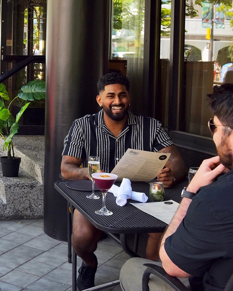 Date night done right! 😍☀️ Escape the ordinary and indulge in the excitement of our Robson Street patio, or bask in the serene surroundings of our tranquil backyard garden courtyard patio. With two patios to pick from there's a perfect spot waiting for you.
