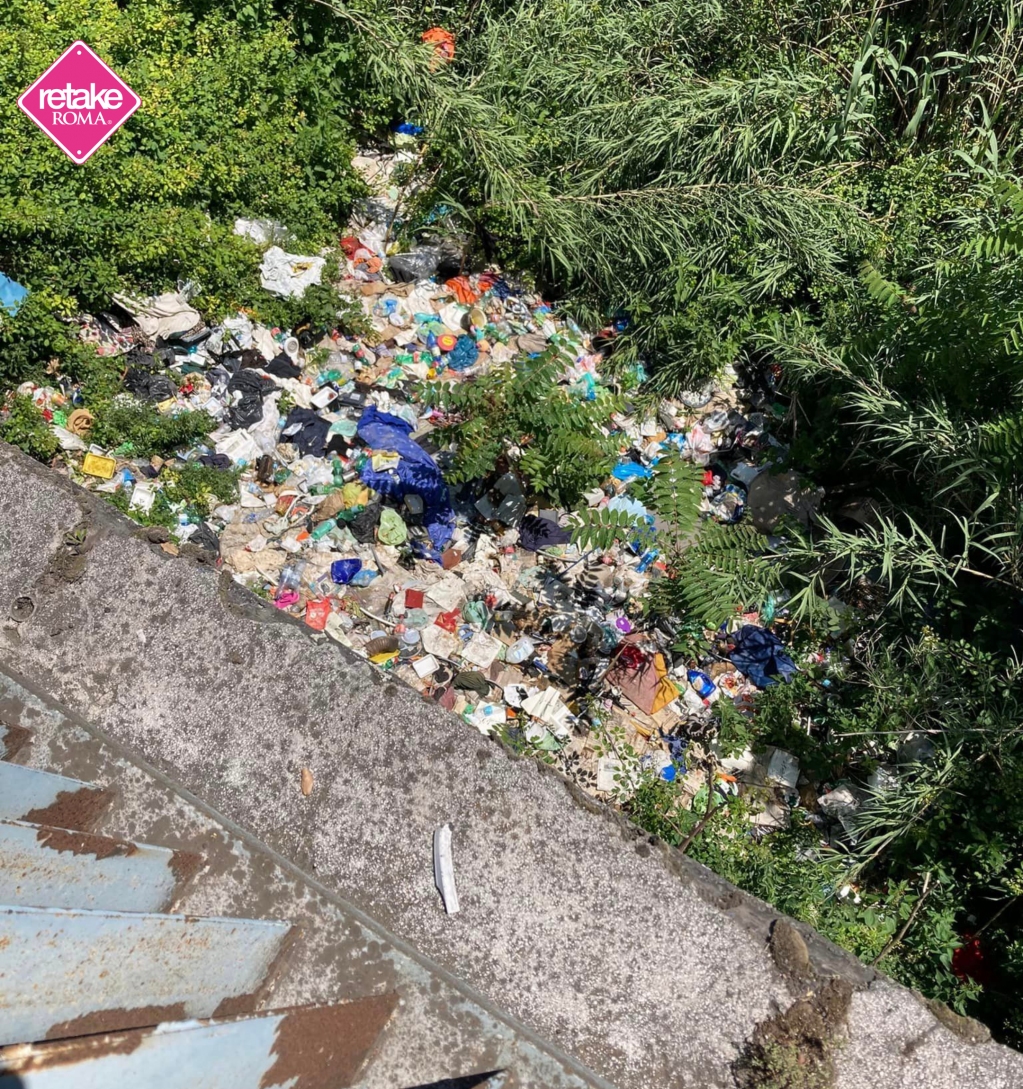 Retake_Roma's tweet photo. Prati Fiscali / Salaria. Sopralluoghi, eventi di riqualificazione, segnalazioni. Eppure nessuna programmazione di pulizia è stata effettuata. Anzi, la situazione si aggrava. Noi continueremo a promuovere la bellezza e la cura di questi luoghi, malgrado tutto. #Retake #Reoma https://t.co/9NJXqMtqdi