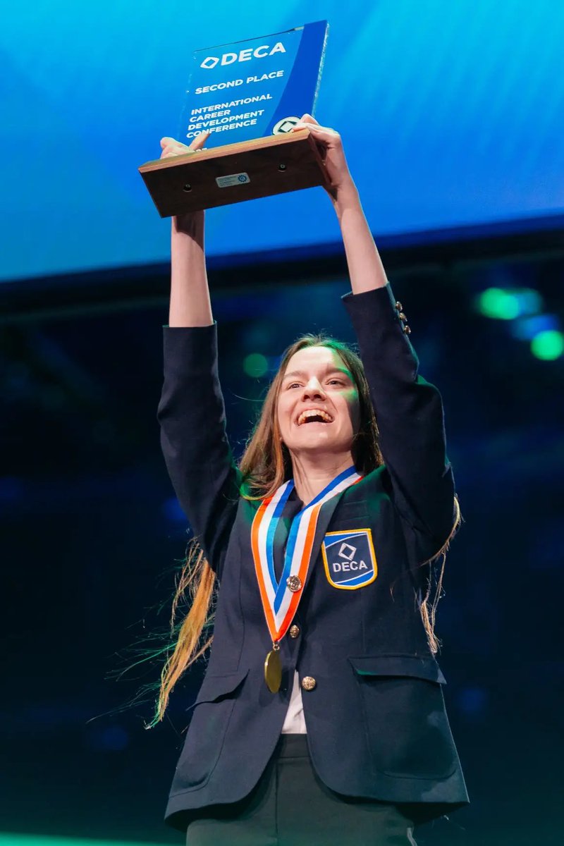 EPDECA's tweet image. Congrats to all of our members on an incredible year! Our 192 members achieved success in competition, community service, and beyond. As a chapter, we raised $11,569 through Powderpuff, had 38 ICDC qualifiers, and celebrated 4 DECA Glass winners! #GetTheEdge