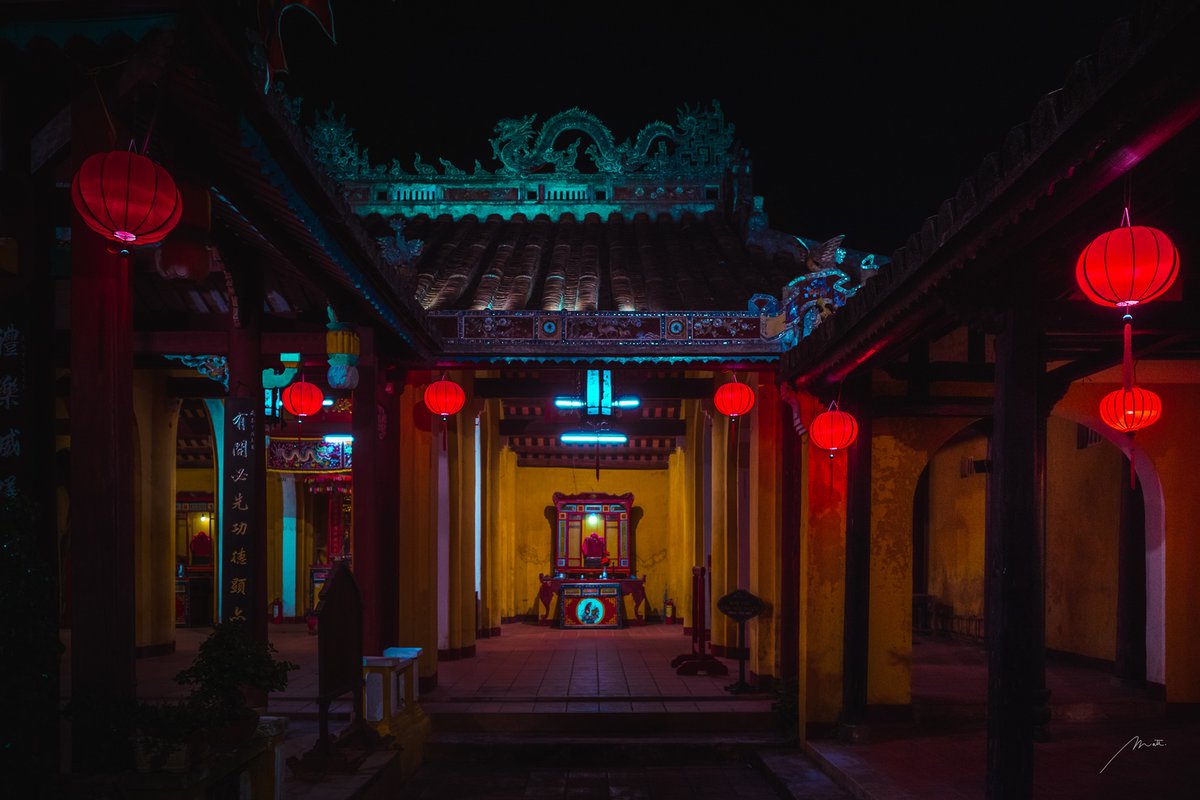 Vietnam after dark.
#streetphoto #photographer #ricohgr