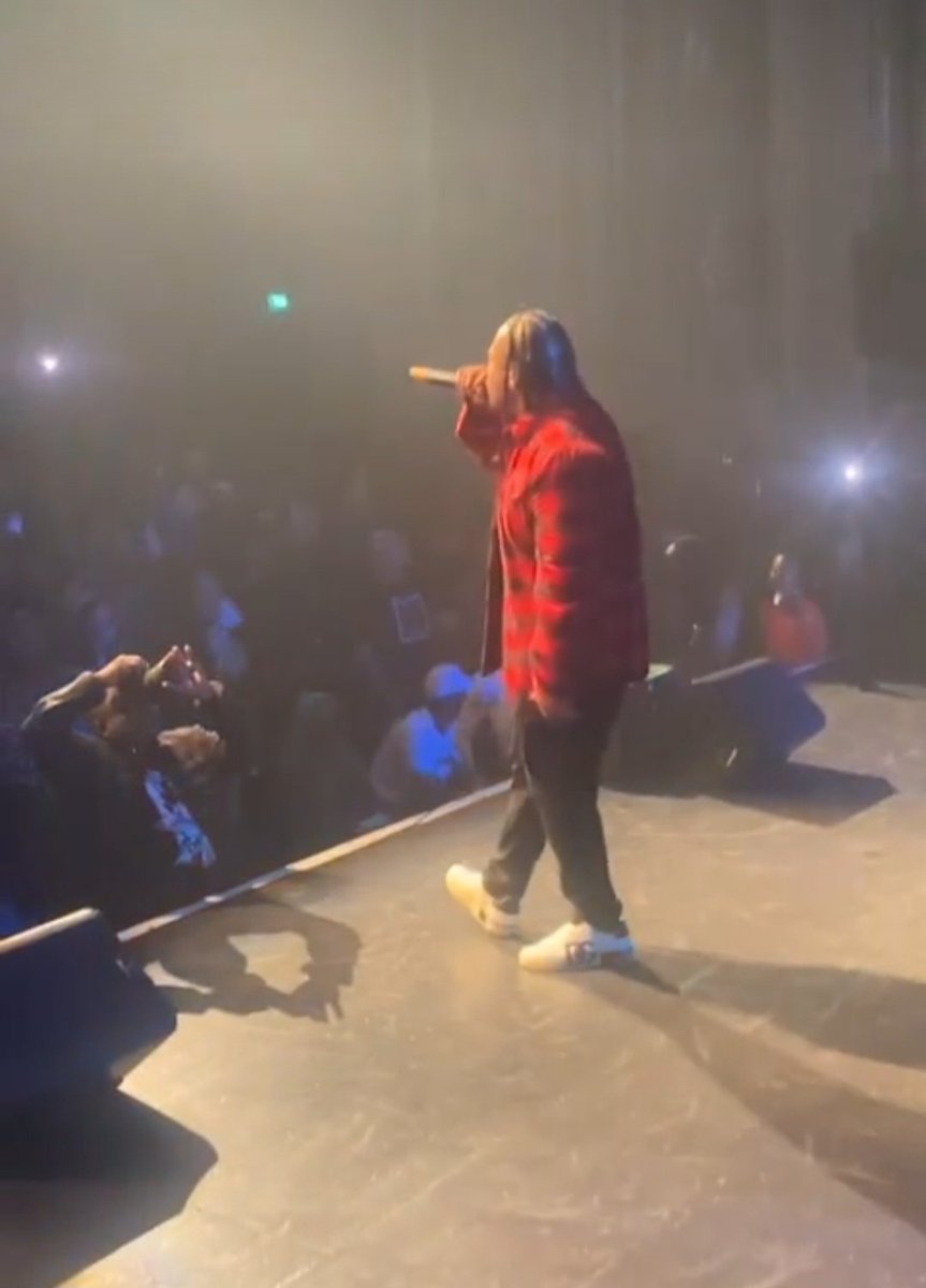 Web3GangGeneral's tweet photo. Last night the Legenday #Mack10 from the imfamous group #WestsideConnection killed it on stage. Cant wait to introduce the new #Rap3 platform &amp; a few others im affiliated with thats going to give the fans &amp; artists that authentic direct connection. Its stsrting to happen. 💪🏾 https://t.co/Kb8oSZzaus