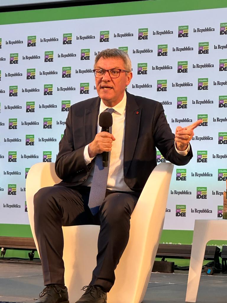 RepIdee's tweet photo. "Il governo sta proponendo la flat tax, una riforma che va contro i lavoratori. La riforma fiscale va fatta per far tornare dignità a chi lavora. E la ricchezza va presa non dal lavoratore, ma da chi ha rendite fiscali".

@mauriziolandini a #RepIdee23 https://t.co/mHkAiiN3Dt