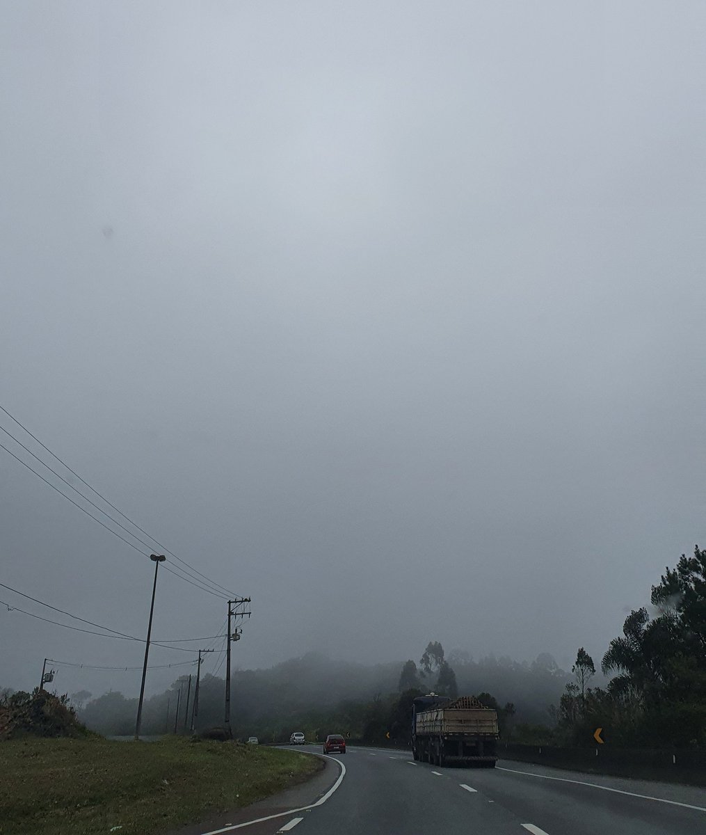 céu azul o caminho inteiro pra chegar perto de c*ritiba e: