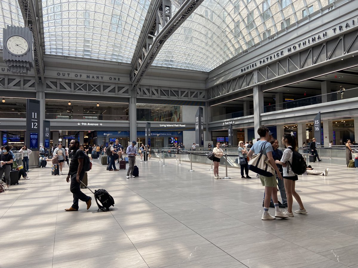 margieeulnerott's tweet photo. @MTA @Amtrak @AmtrakAlerts what’s wrong with these pictures? No public seating &amp; a ticketed passenger lounge with wholly inadequate seating - makes train travel as 🩼🩼SUCK https://t.co/udRdBsSnGJ
