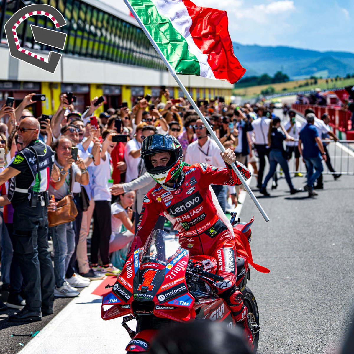 DLenz96's tweet photo. Francesco Bagnaia al Gran Premio di casa:
☑️ Leader del venerdì 
☑️ Pole position
☑️ Giro record di sempre del Mugello
☑️ Vittoria della Tissot Sprint
☑️ Vittoria del GP
☑️ Leader dal primo all’ultimo giro
☑️ Best lap in gara
☑️ Leadership consolidata in campionato

Per Pecco e per il team un weekend perfetto, per me un weekend unico ed indimenticabile.

#ItalianGP #ForzaDucati #MotoGP