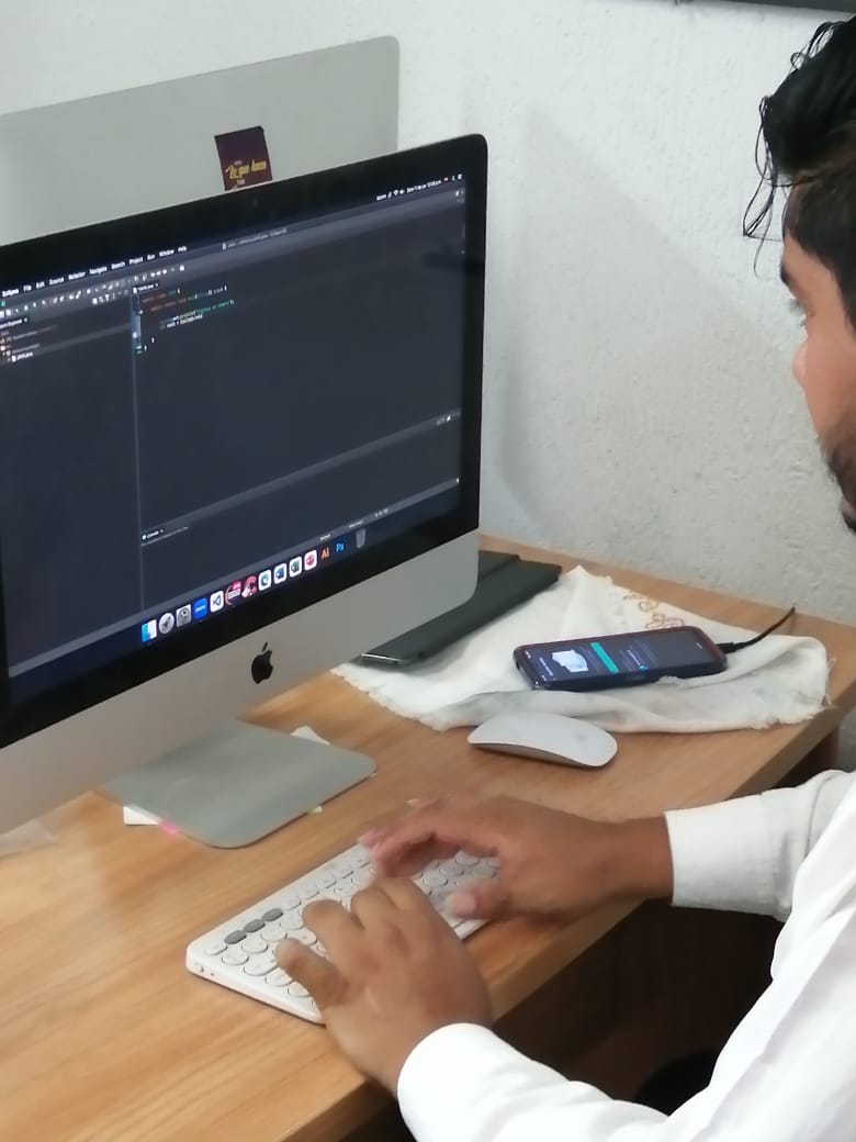 En domingo los chavos que estudia n Desarrollo de Software, están creando códigos sumamente creativos!!🚀🚀🧠🤓 #Ingenioencaracteres, ven con nosotros