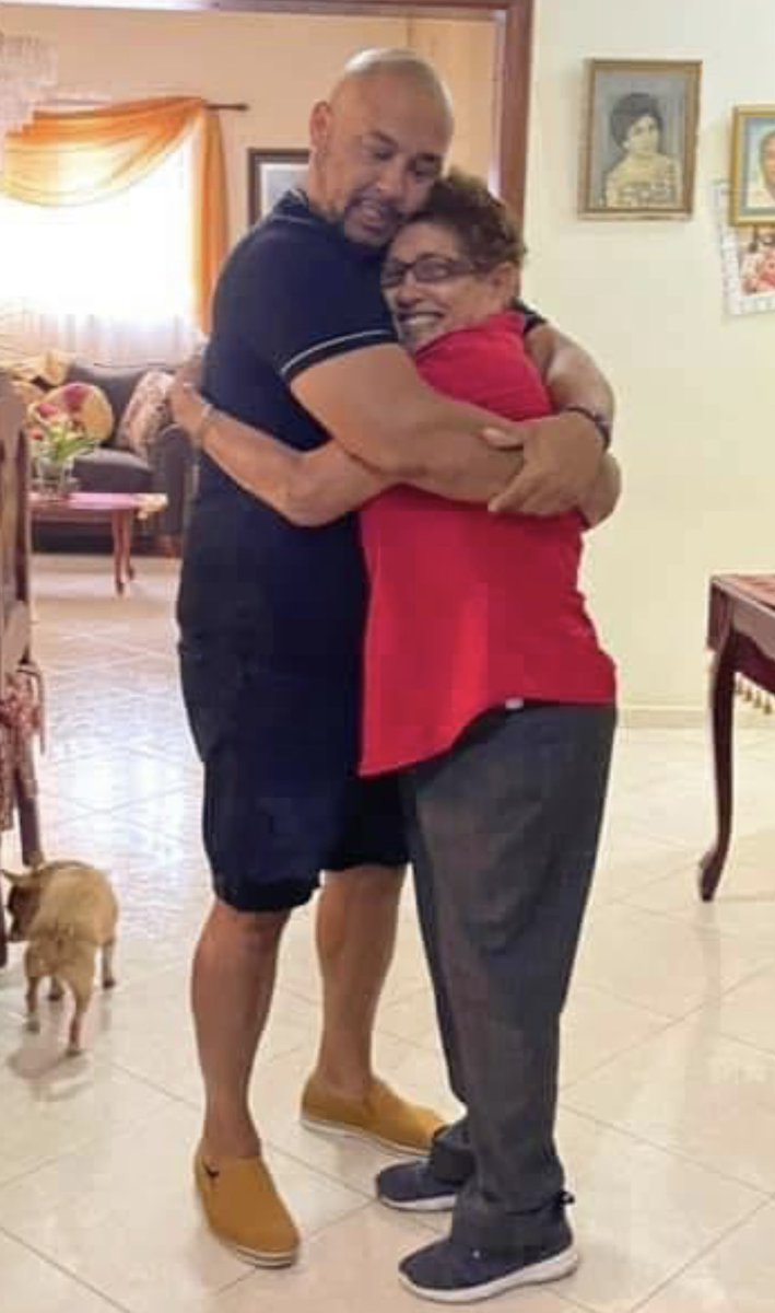 ¿MIEDO A LA VEJEZ DE TUS Padres? | Vale la Peña leerlo:

“Hay una ruptura en la historia de la familia, donde las edades se acumulan y se superponen y el orden natural no tiene sentido: es cuando el hijo se convierte en el padre de su padre”.

Es cuando el padre se hace mayor y