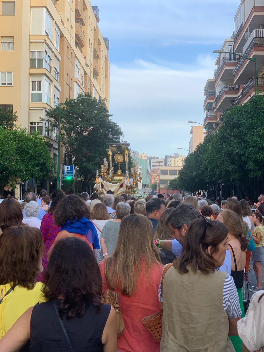 🎶 Hoy acompañamos a la procesión con el Santísimo Sacramento de la <a href="/HdadCorpus/">Hermandad del Corpus Christi</a>.

🔚 Con esta procesión cerramos el ciclo sacramental en #SuenaCruzRoja.