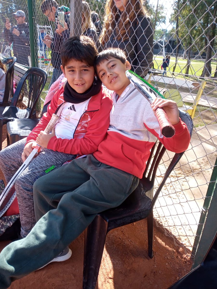 CASusanense's tweet photo. 🥎🎾TENIS🥎🎾

Colorín Colorado en la ciudad de Carlos Pellegrini.
Participaron 11 alumnos de nuestro club. Se obtuvieron excelentes resultados y excelente participación.

Cancha roja ,cancha naranja y jardín de tenis. 

#VamosRojo

📸 Profe Ceci Torres https://t.co/T04KXz55QD