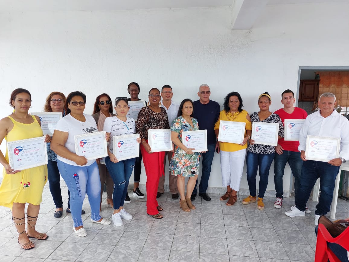 #BrigadaMedicaAntiguaBarbuda
Culminan años de esfuerzos, lejos de la familia, pero más fortalecido cientificamente y espiritualmente. Hoy el pueblo de Antigua llora su partida. Gracias a todos, la patria os contempla orgullosa.
#CubaCoopera 
#60AñosSalvandoVidas