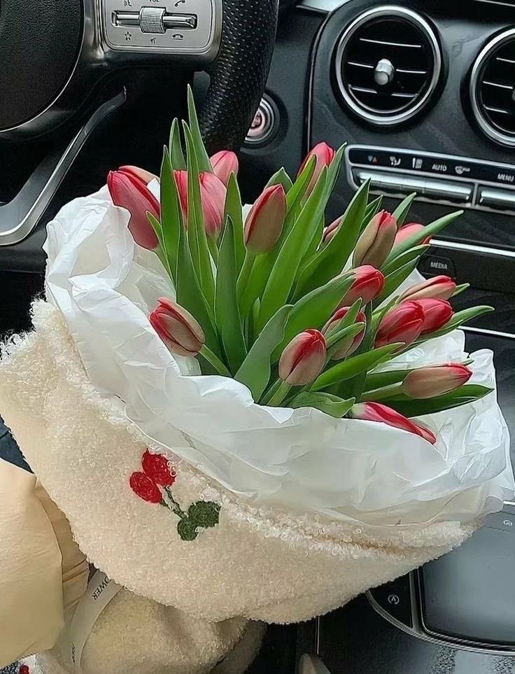 🌷💖 tulip bouquets are majestic
