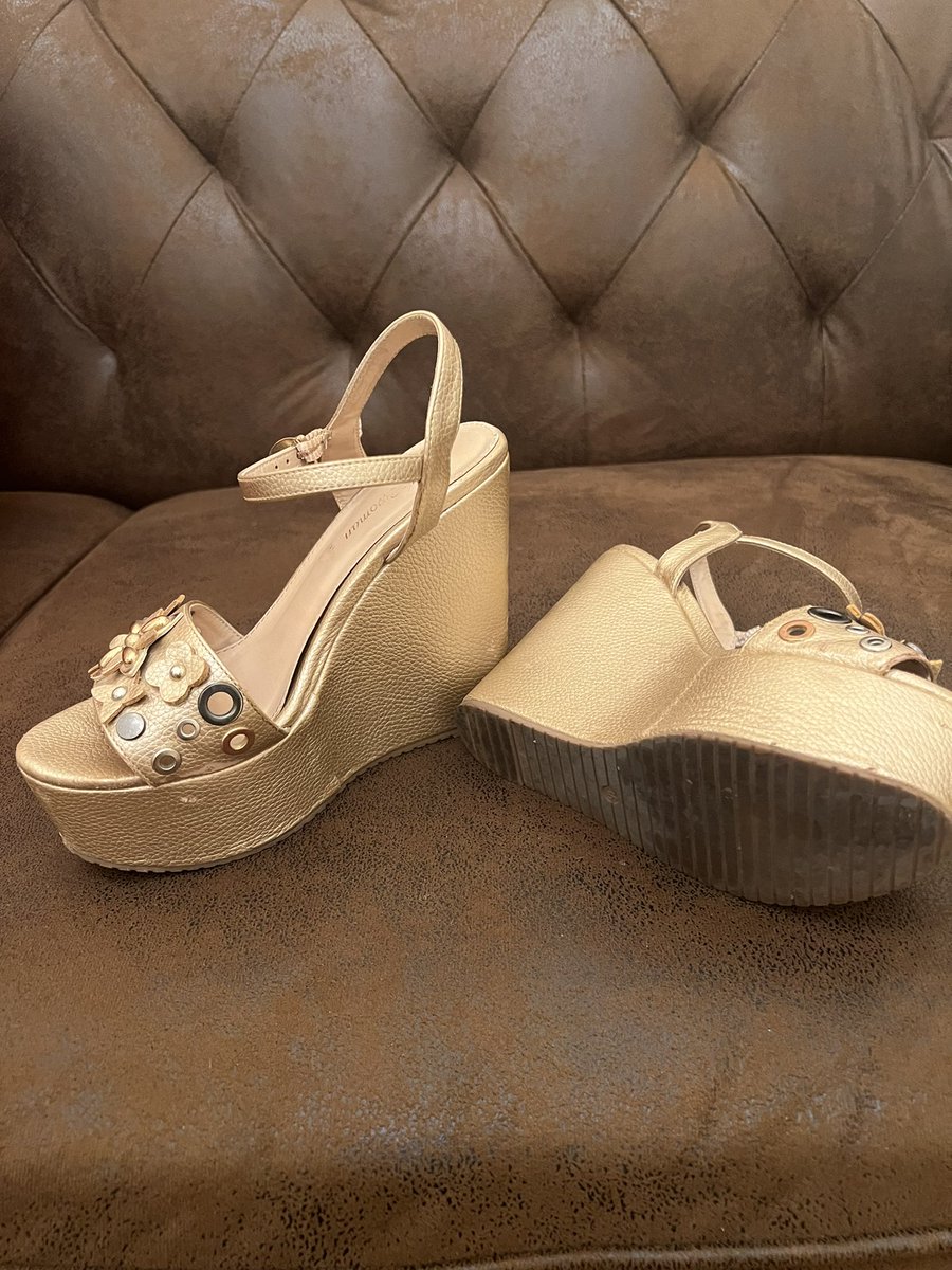 nezukoshinja's tweet photo. This can be yours 💸💸
Luxury platform from Positano 👡
Let me tell you what you have to do it my shoes 🙇🙇🙇
#feet #fetish #flatform #forsale 👡@Feetfinder https://t.co/BQtzDmAcFu