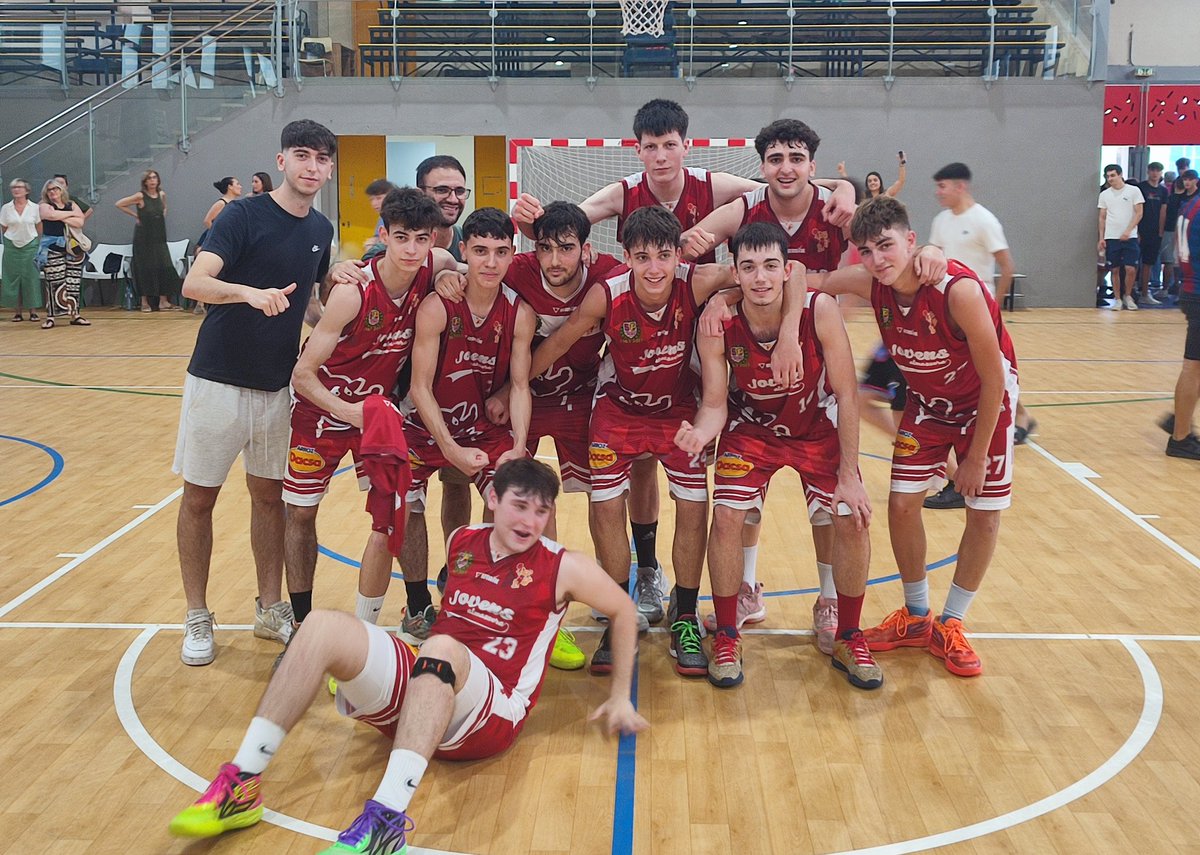 🏆 SOM D'AUTÒNOMICA 🏆

👏🏼 Premi a una temporada pràcticament perfecta:

-Finalista lliga Valenciana 
-Semifinalista Copa júnior Preferent
-Campió Lliga regular 
-Ascens a autonòmica tras vèncer a Elx per 83-50

#SomJóvens
#SomMésQueBasket