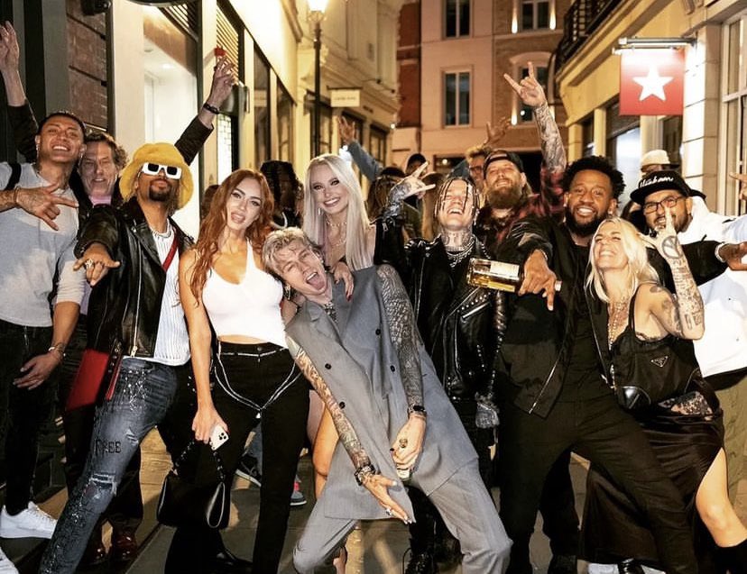 _Mrt_XX's tweet photo. What an amazing gang in London β€βπ₯with #StephenWebster (second on the left) π· @SamTCahill https://t.co/TfGaD4Dyvc