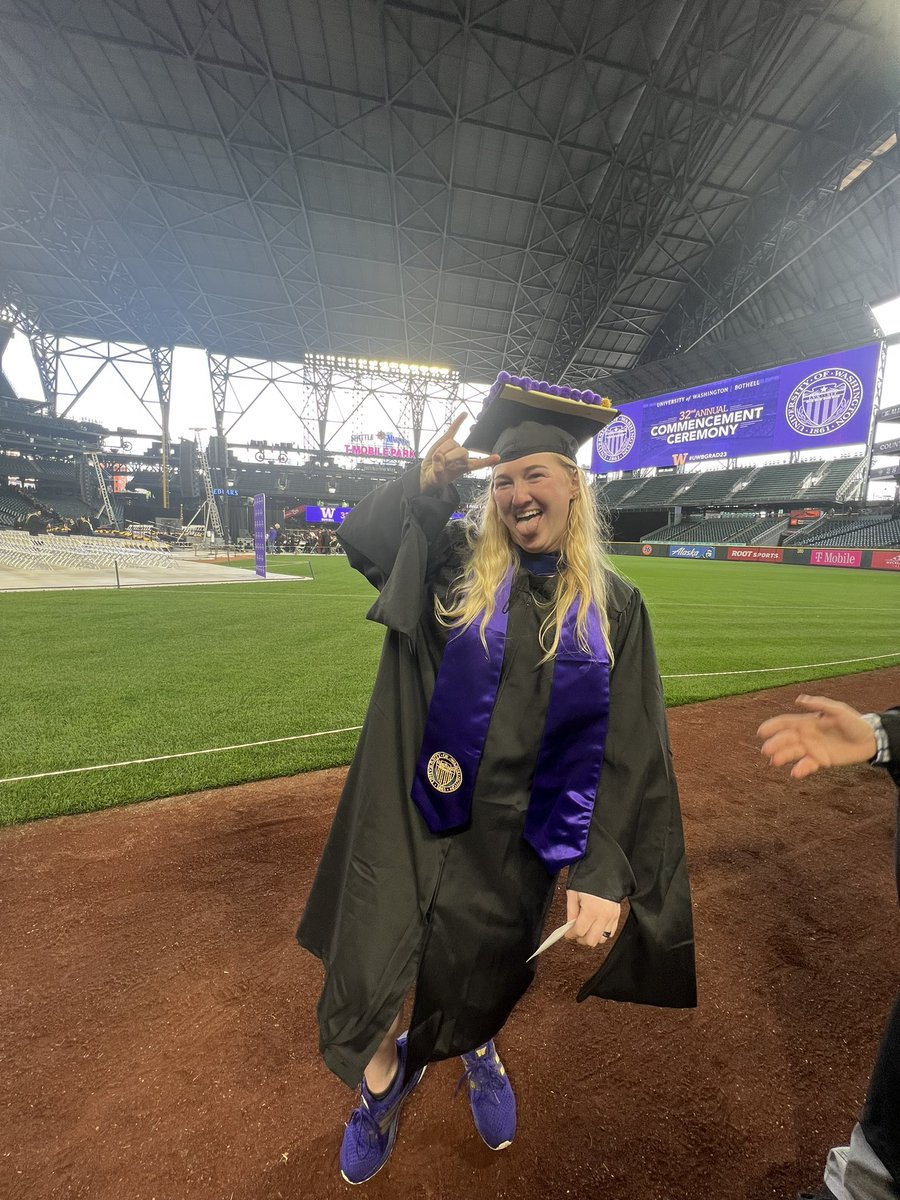 JenicaNorris's tweet photo. Letโs graduate! #uwbgrad23 #MBAGrad https://t.co/gkCHdyutOu