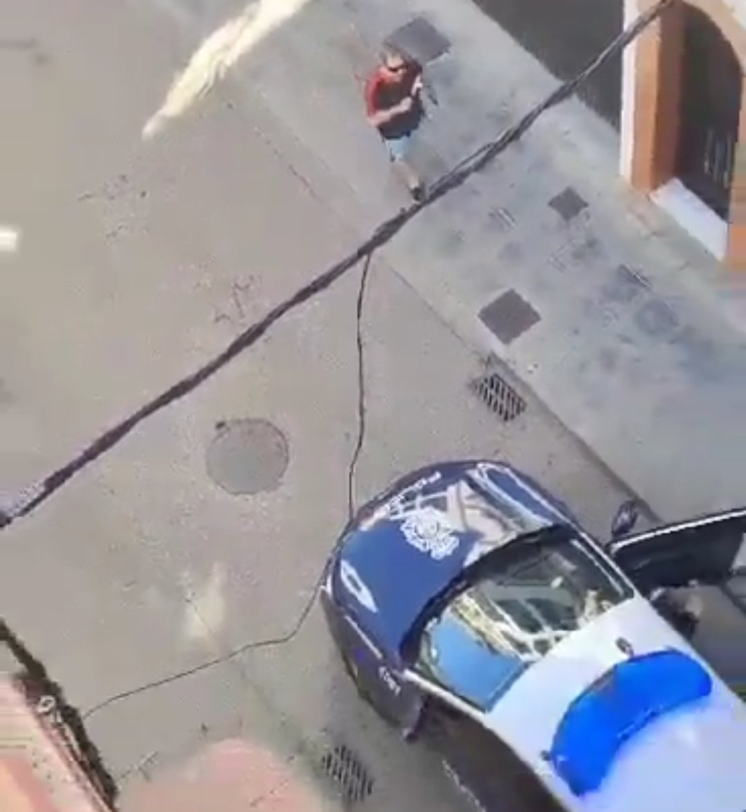 #Andújar: 37.000 habitantes. Un lugar tranquilo donde "nunca pasa nada". ¿Qué habría ocurrido si el policía nada más bajar del coche dispara al portador del cuchillo hasta neutralizarlo?

El agente hubiera tenido un juicio social con titulares como "un policía mata a tiros a una