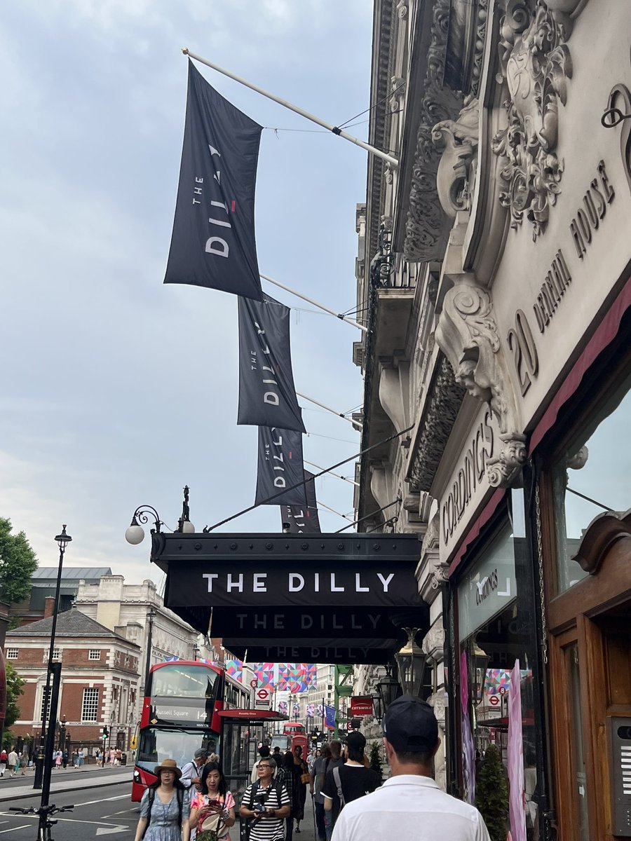 RuthBottomley's tweet photo. An wonderful first day in London, finally catching up with my best friend from Australia post Covid! Lots of special memories made! https://t.co/1df7krdzSQ