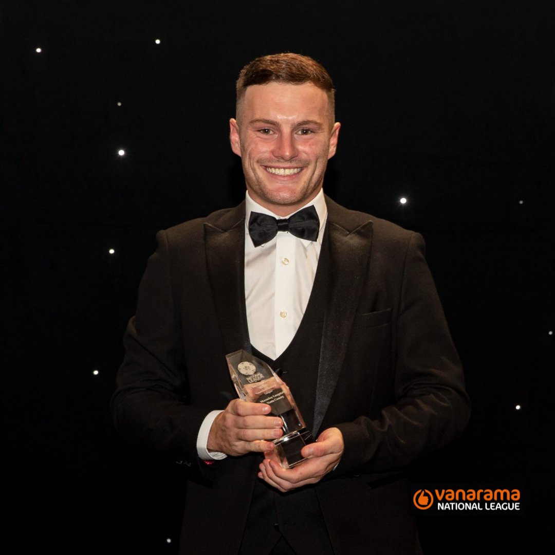 He FINALLY got his hands on his record-breaking Vanarama National League Top Goalscorer award! It was great to see you on Saturday, Macaulay 👏 #TheVanarama | @Official_NCFC