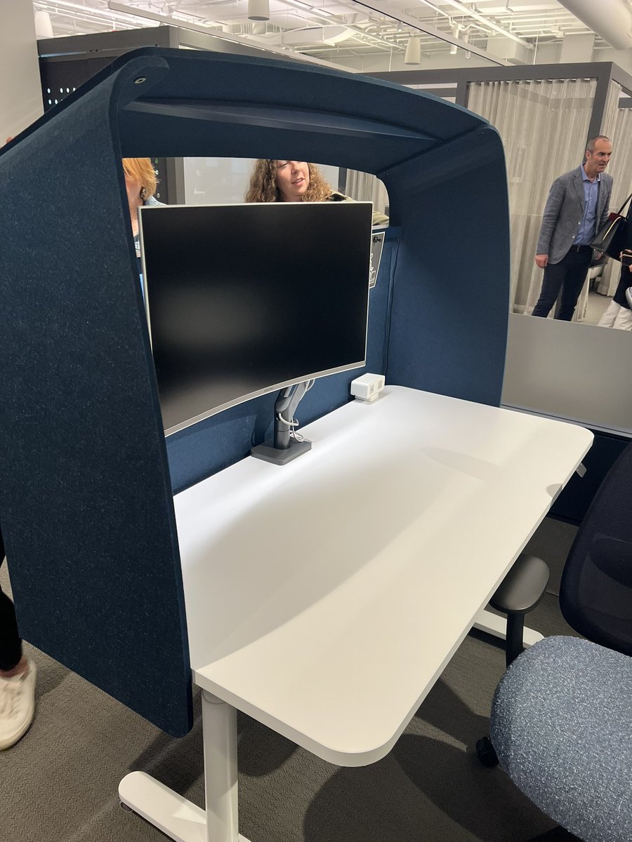 eldavodepr1's tweet image. #NeoCon2023 Material - Botellas plásticas recicladas. @sinplasticopr @WilniadyS