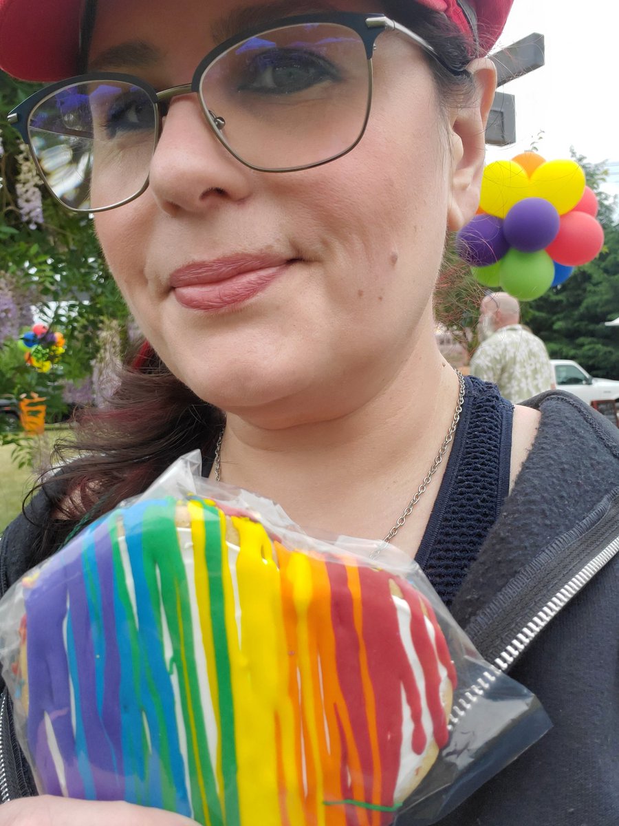 AnnaWriter's tweet image. Love is love is love. 

It's #Pride day at the #farmersmarket