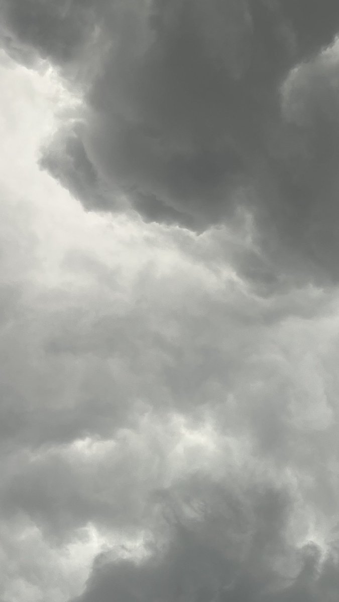 Went out to water the plants, saw THIS in the sky and went right back in 🤣 what a storm! @bbcweather #CradleyHeath